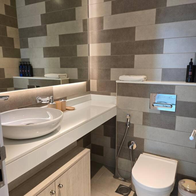 1 Bedroom 65M2, Infinity Pool, West Beach, Noise Insulation Dubai Exterior photo